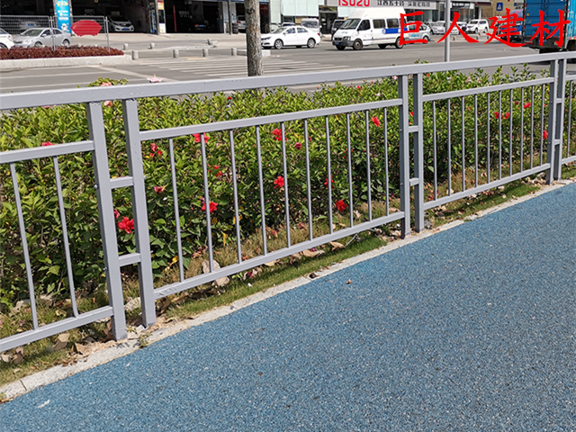 【鋅鋼道路護欄】、人行道護欄、甲型護欄廠家找巨人建材
